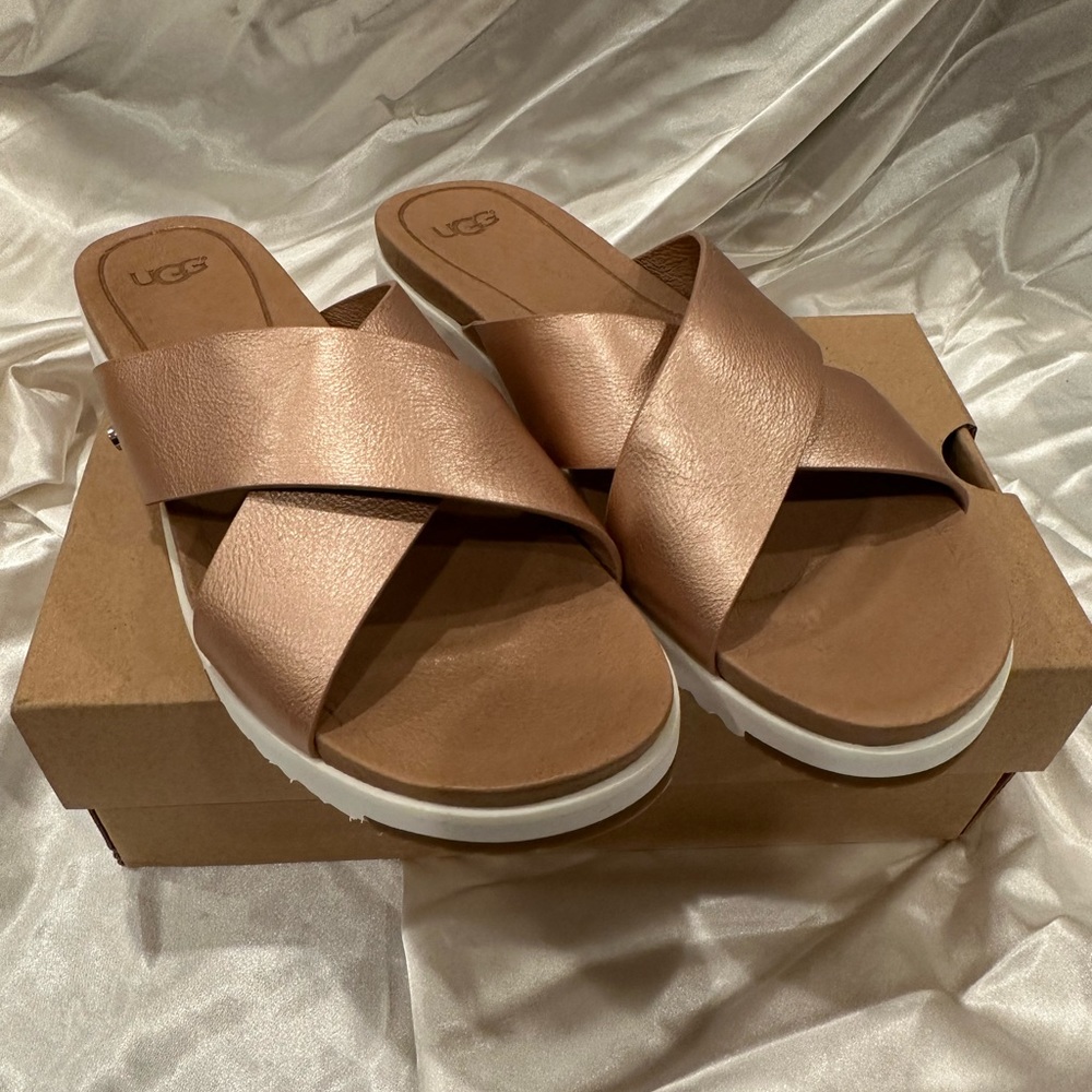 Ugg Kari slides in metallic rose gold